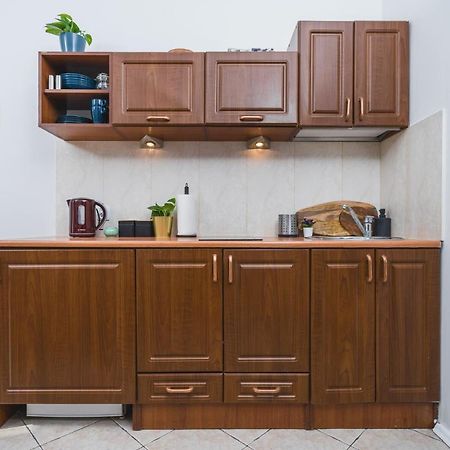 2 Bedroom Apartment Next To The Main Railway Station - By Upstairs Cracovia Exterior foto