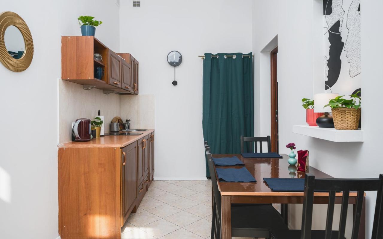 2 Bedroom Apartment Next To The Main Railway Station - By Upstairs Cracovia Exterior foto