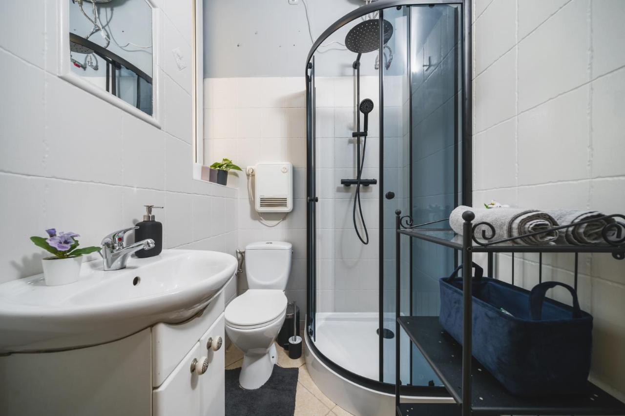 2 Bedroom Apartment Next To The Main Railway Station - By Upstairs Cracovia Exterior foto